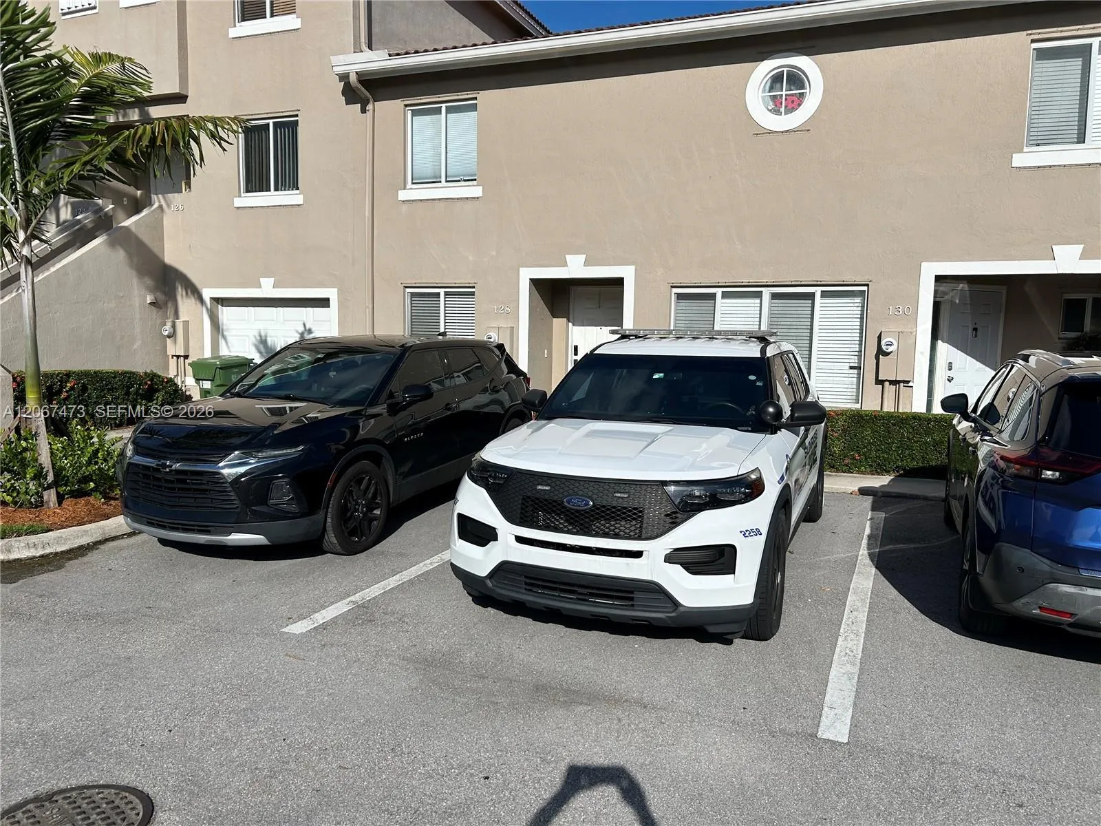 Foto de propiedad en 128 Riviera Circle 128, Weston, FL 33326 Weston con MLS# 