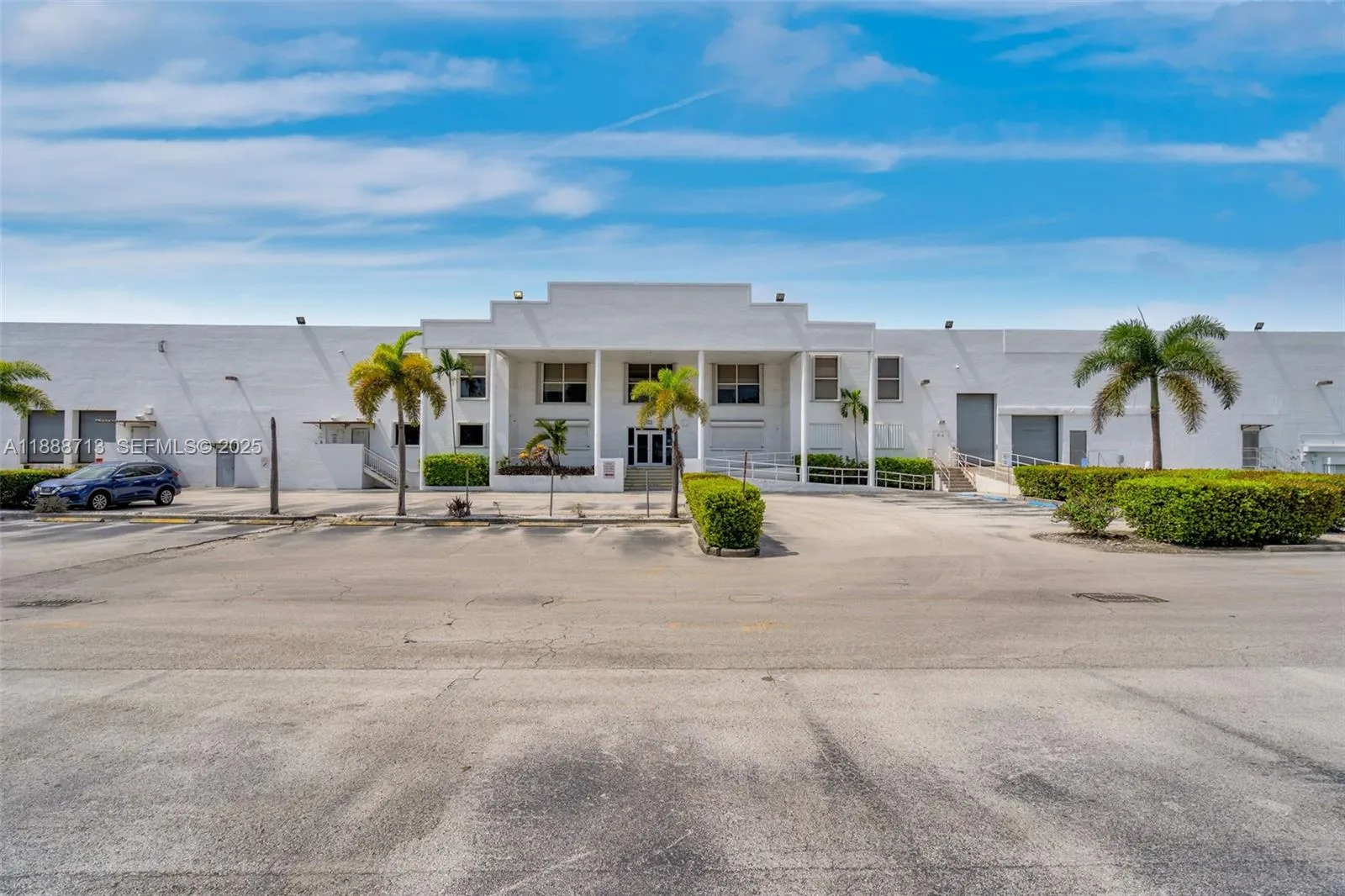 Foto de propiedad en 12800 NW 38th Avenue, Opa-Locka, FL 33054 Opa-Locka con MLS# 