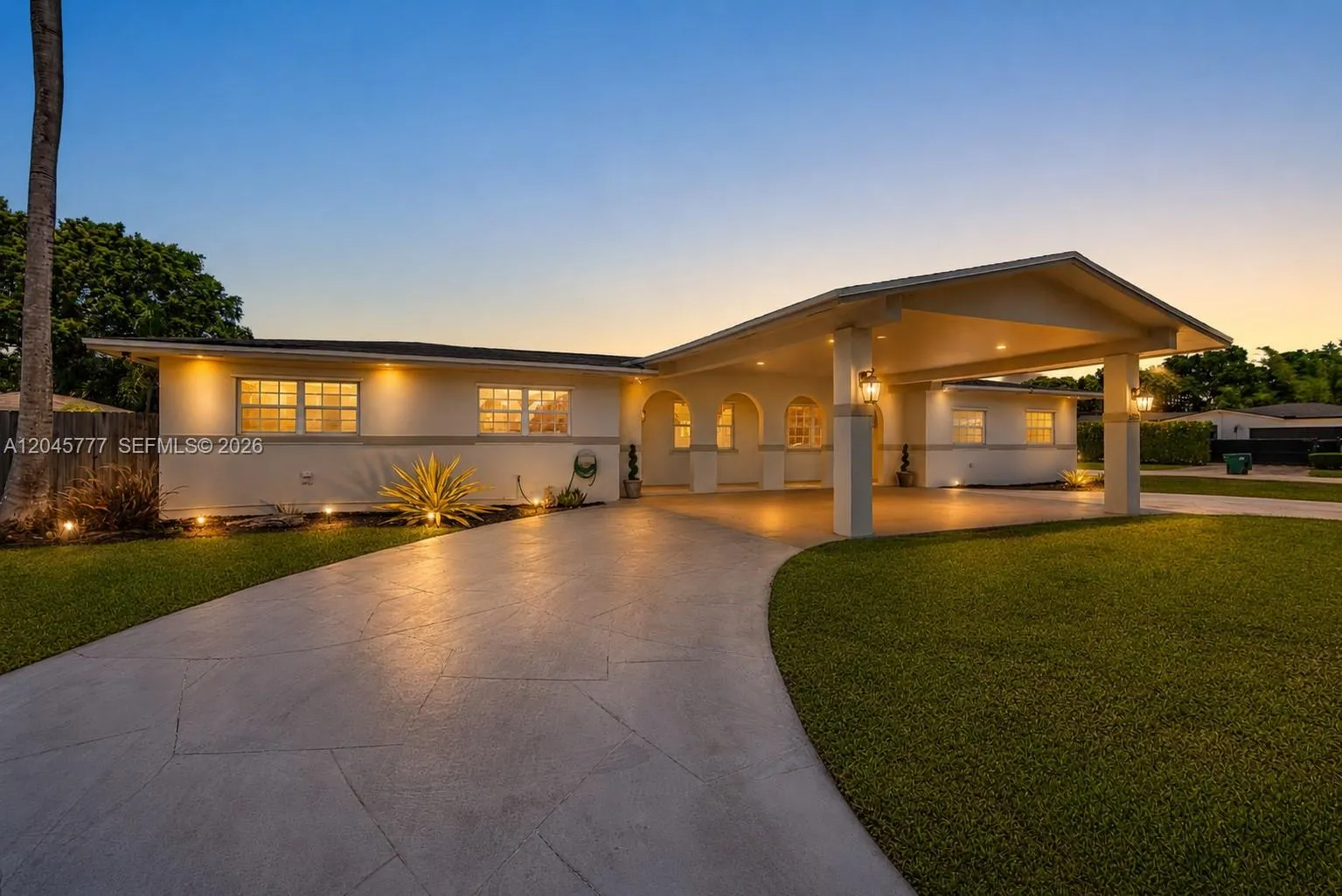 Foto de propiedad en 12805 SW 193rd Terrace, Miami, FL 33177 Miami con MLS# 