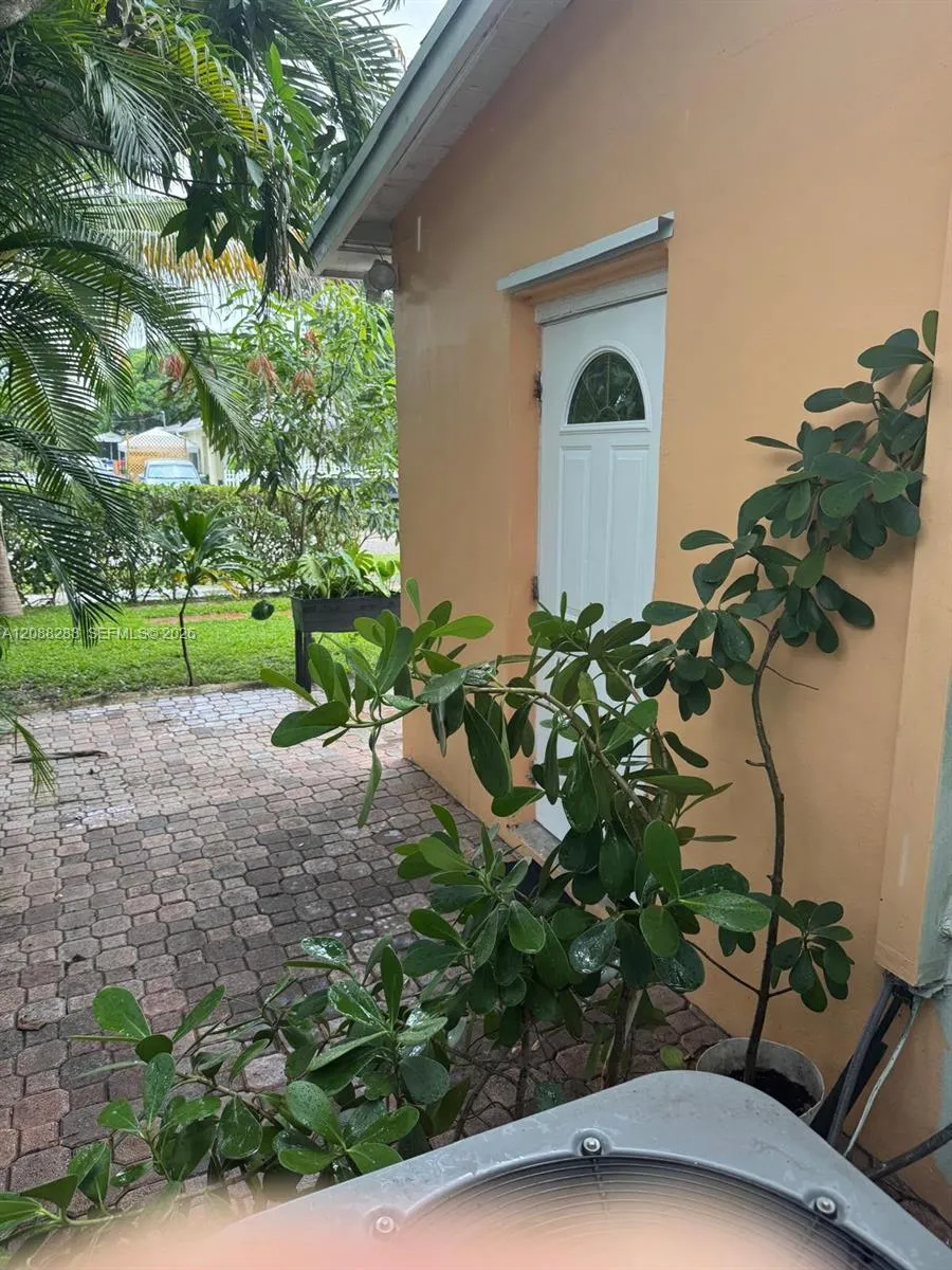 En Renta 1281 NE 210th Terrace B, Miami, FL 33179, Miami, FL 33179