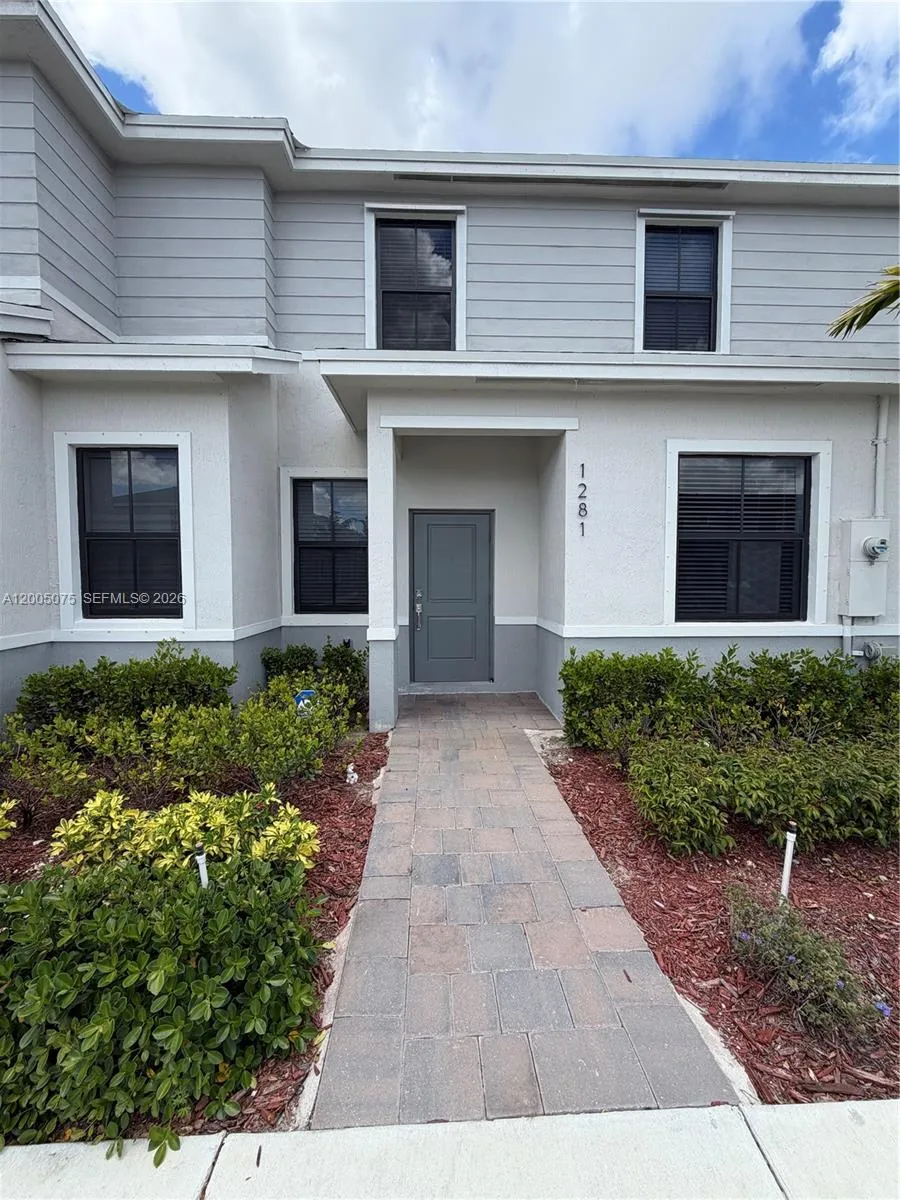 Foto de propiedad en 1281 NE 3rd Avenue 1281, Florida City, FL 33034 Florida City con MLS# 