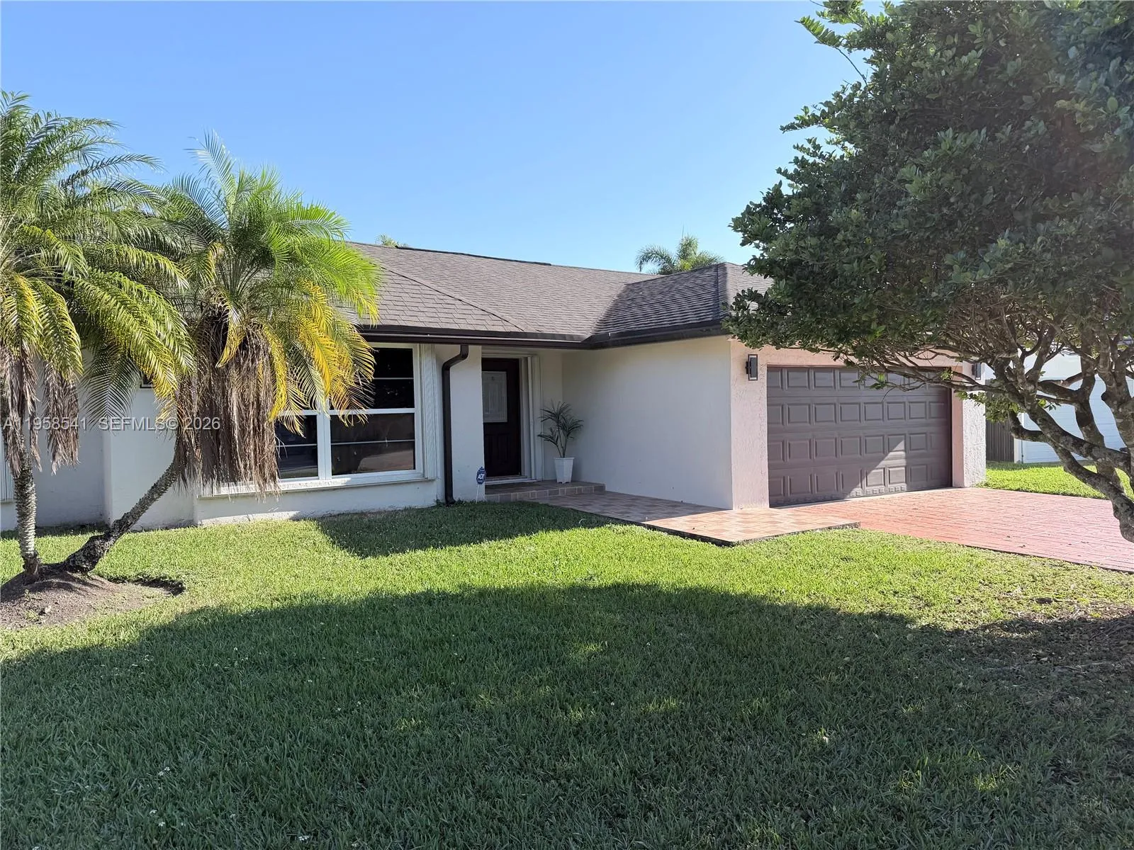 Foto de propiedad en 12821 SW 147th Lane Road, Miami, FL 33186 Miami con MLS# 