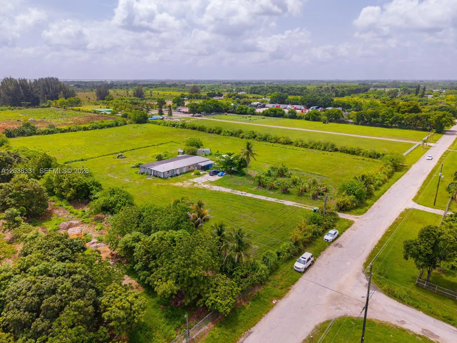 Foto de propiedad en 12825 SW 197 Avenue, Miami, FL 33196 Miami con MLS# 
