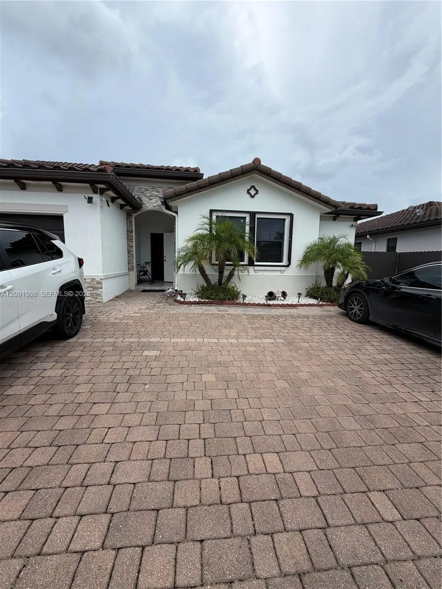 Foto de propiedad en 12829 SW 228th Street 1, Miami, FL 33170 Miami con MLS# 