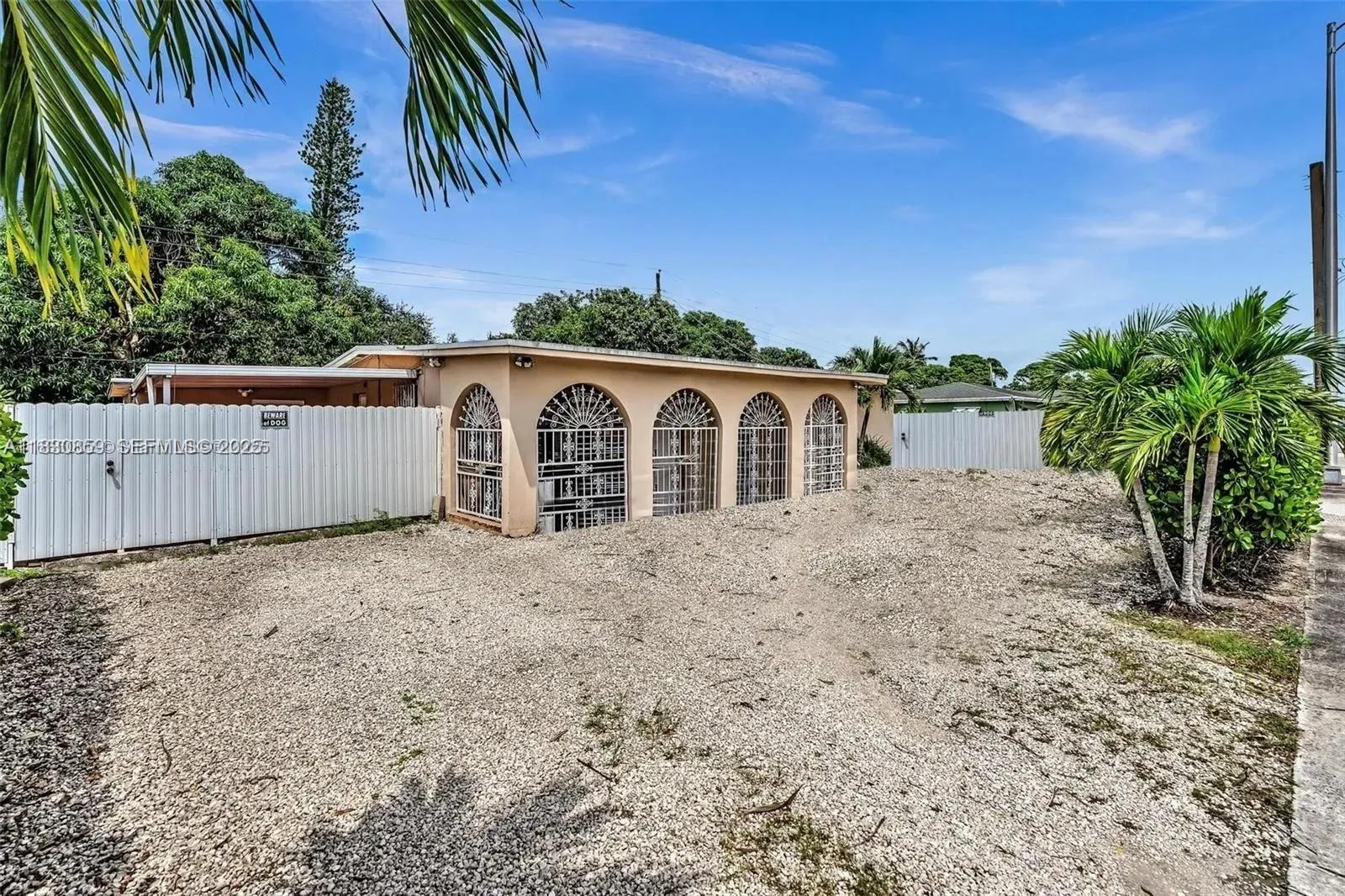 Foto de propiedad en 12840 NW 22nd Avenue, Miami, FL 33167 Miami con MLS# 