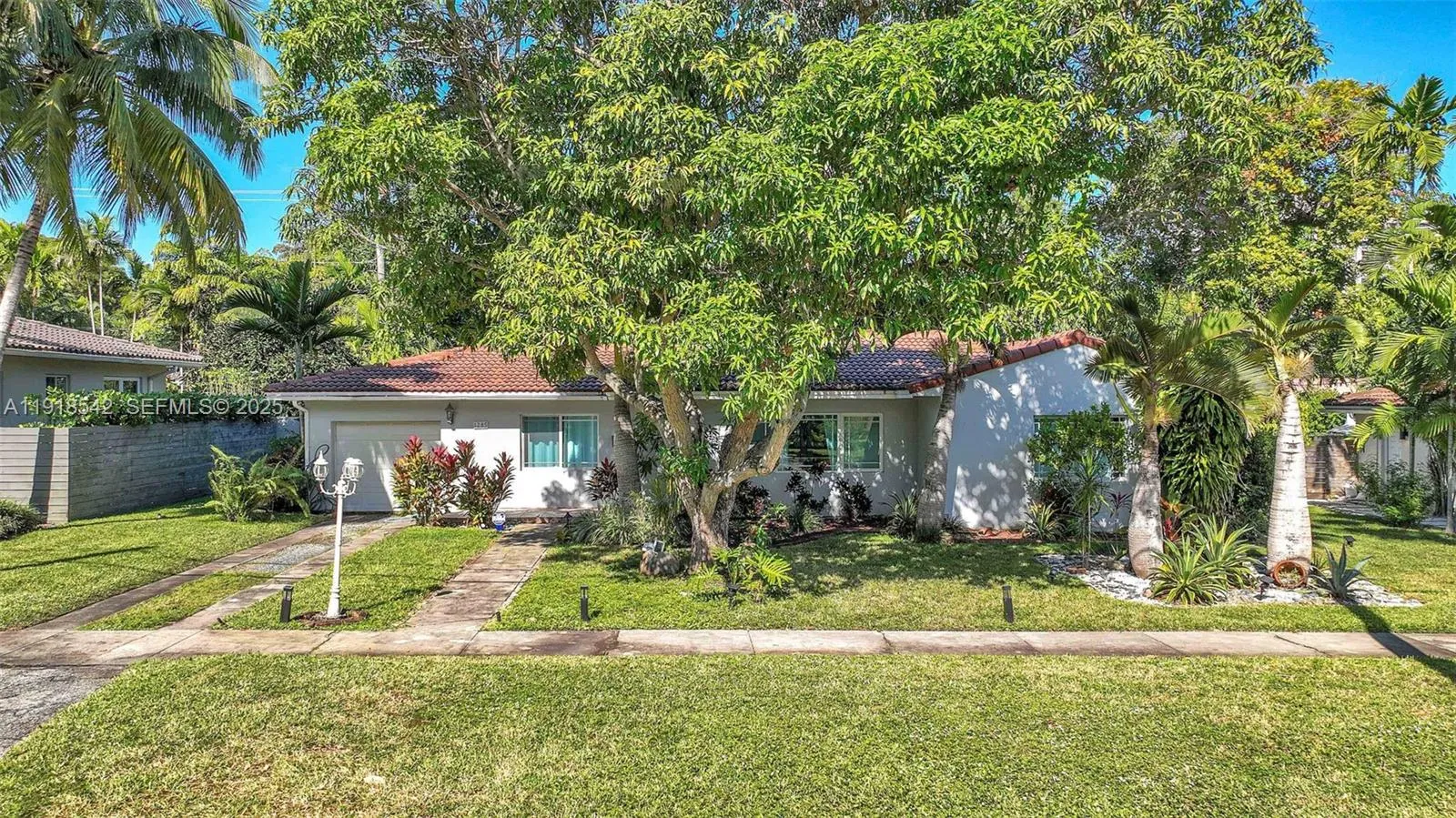 Foto de propiedad en 1285 NE 103rd Street, Miami Shores, FL 33138 Miami Shores con MLS# 
