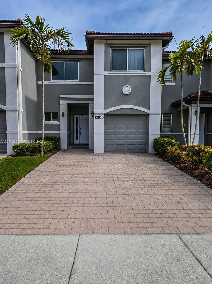 Foto de propiedad en 12850 SW 28th Court, Miramar, FL 33027 Miramar con MLS# 