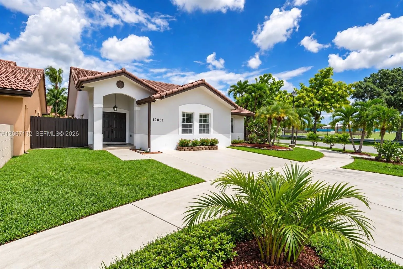 Foto de propiedad en 12851 NW 7th Terrace, Miami, FL 33182 Miami con MLS# 