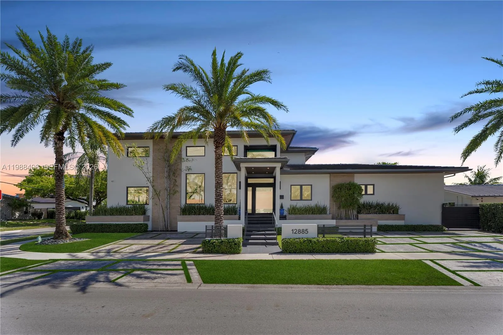 Vendido 12885 N Bayshore Drive, North Miami, FL 33181, North Miami, FL 33181