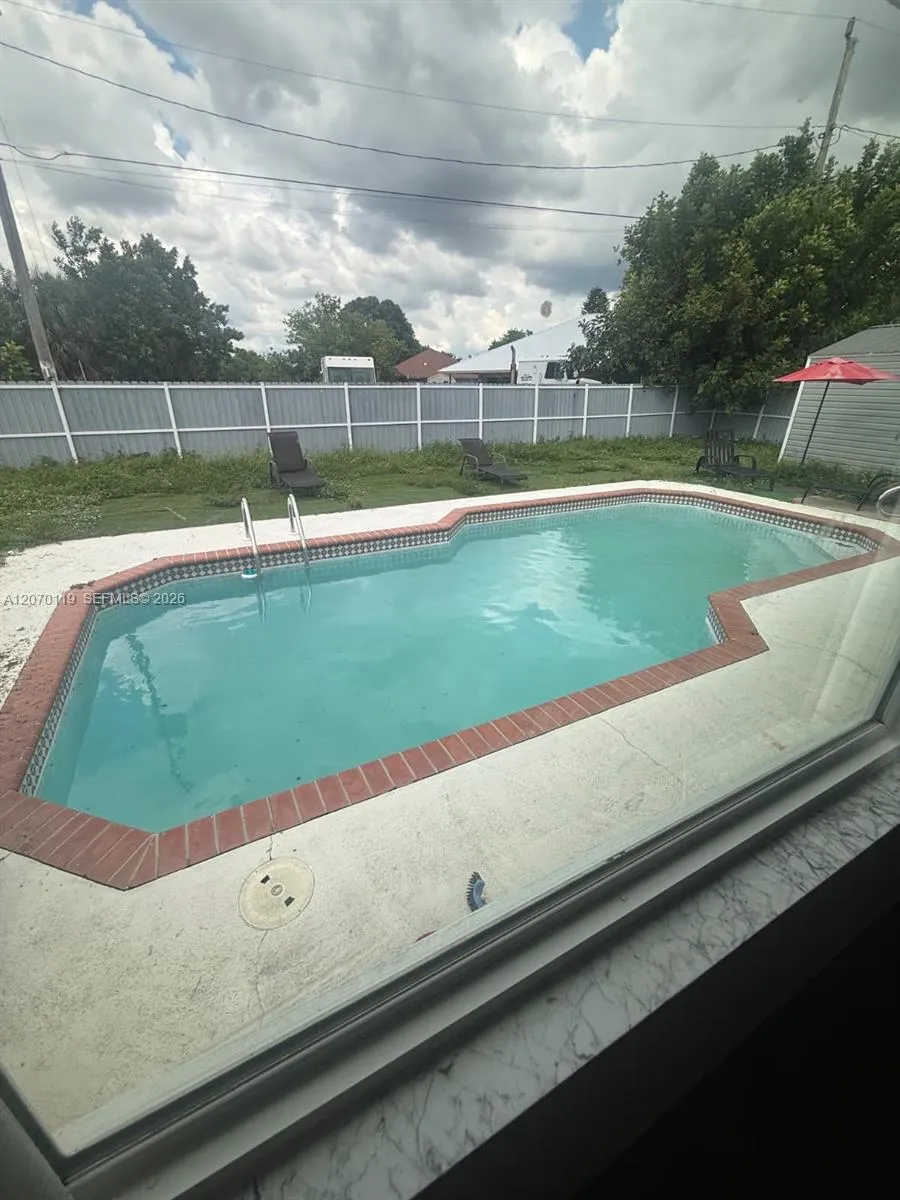 En Venta 129 E Lake Drive, Lehigh Acres, FL 33936, Lehigh Acres, FL 33936