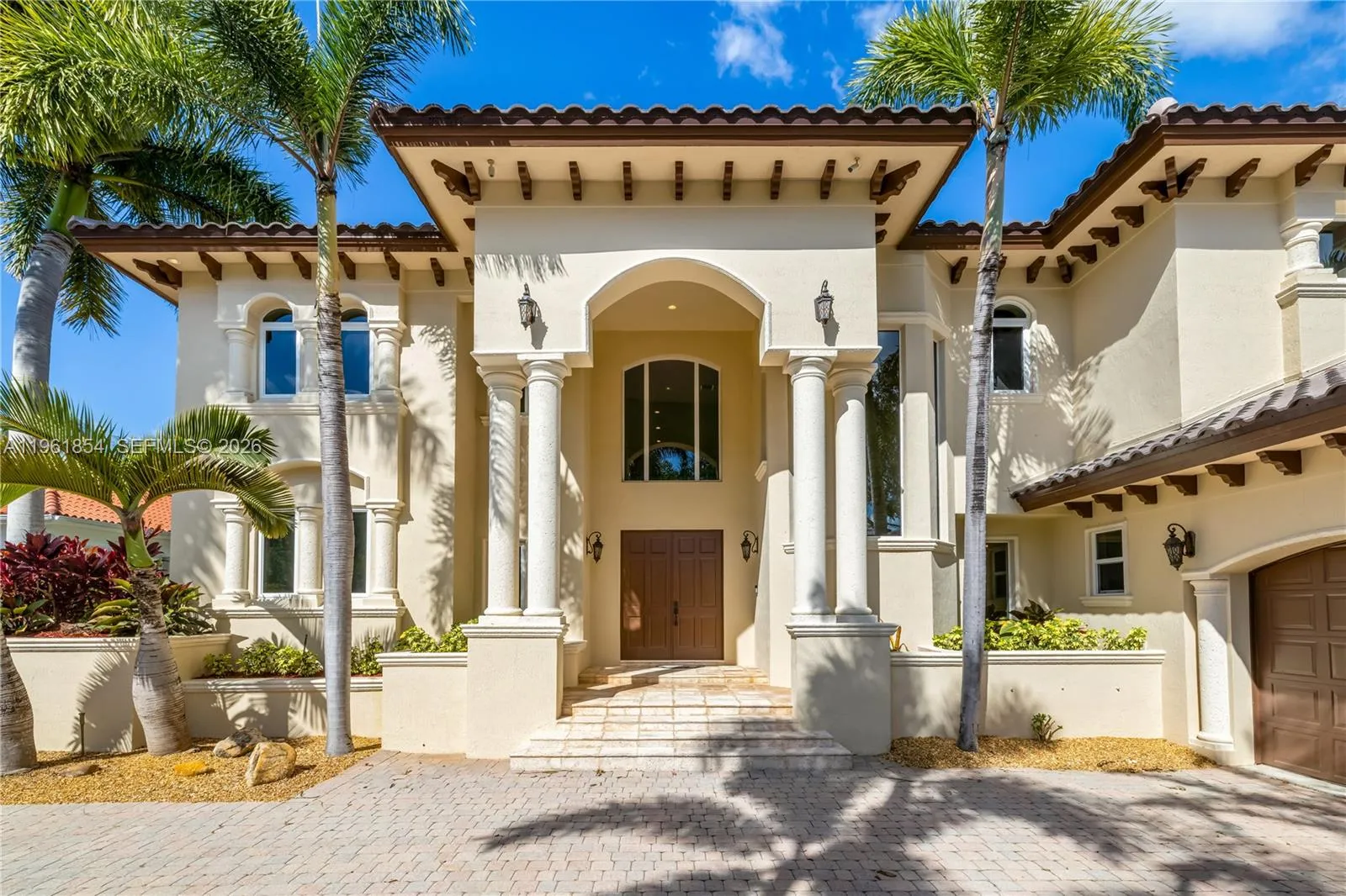 Foto de propiedad en 129 Gavilan Avenue, Coral Gables, FL 33143 Coral Gables con MLS# 