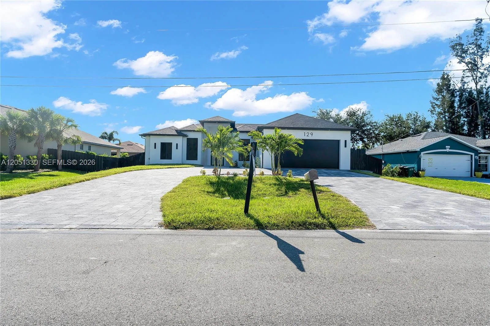 Foto de propiedad en 129 SW 34th Avenue, Cape Coral, FL 33991 Cape Coral con MLS# 