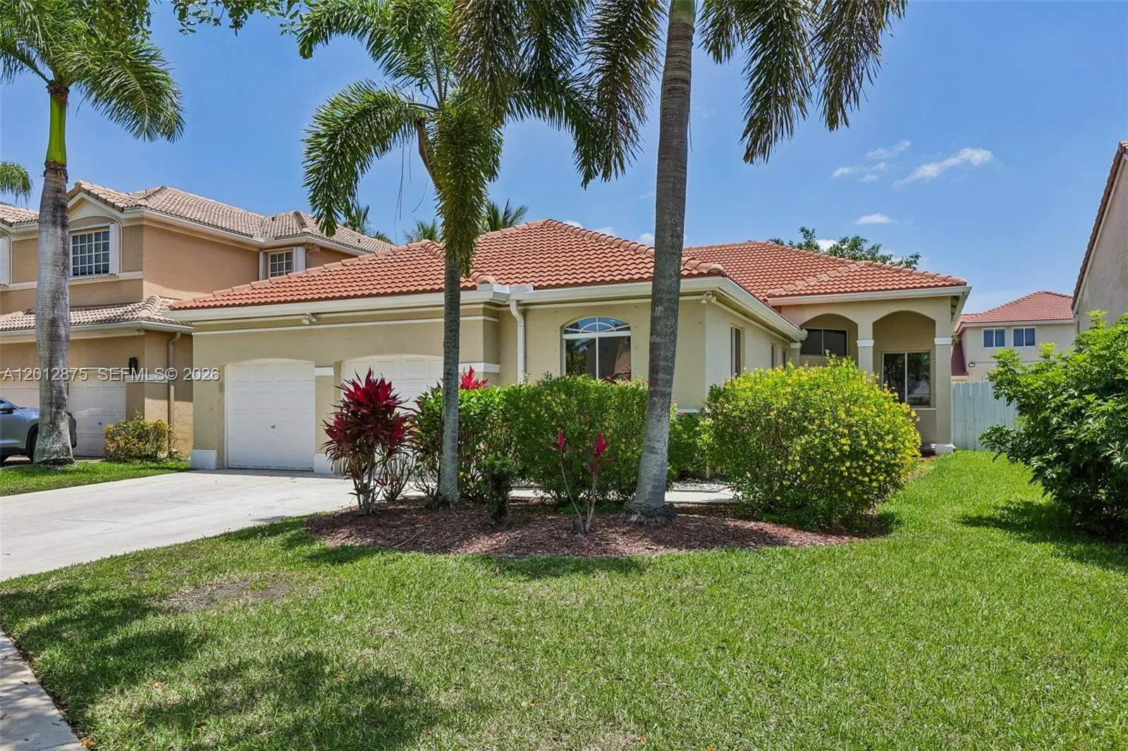 Foto de propiedad en 1290 Camellia Lane, Weston, FL 33326 Weston con MLS# 