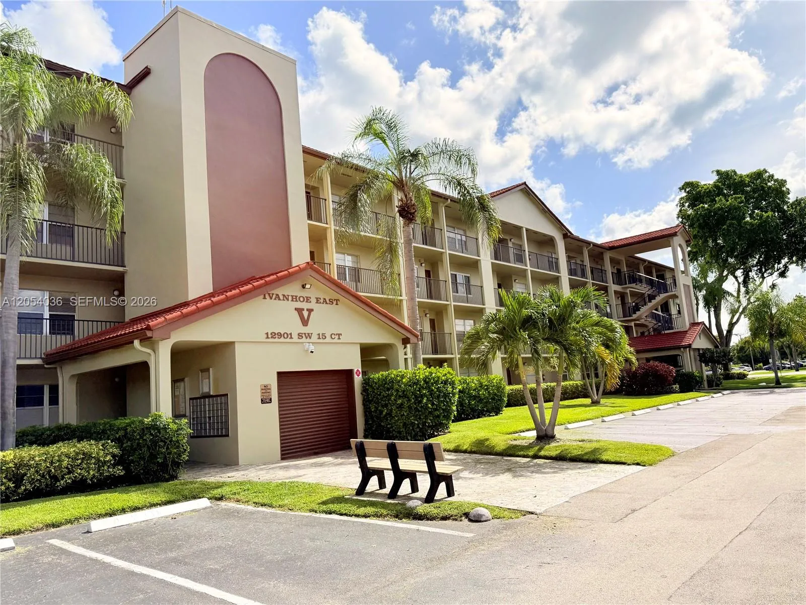 Foto de propiedad en 12901 SW 15th Court 402V, Pembroke Pines, FL 33027 Pembroke Pines con MLS# 