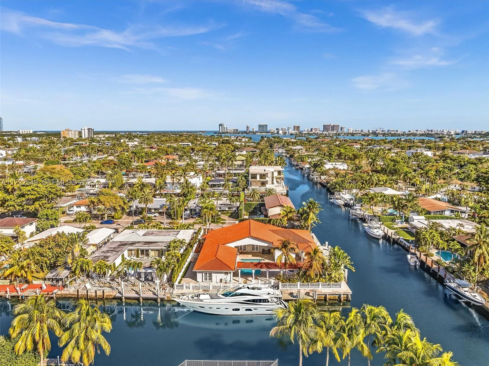 Foto de propiedad en 12904 Banyan Road, North Miami, FL 33181 North Miami con MLS# 