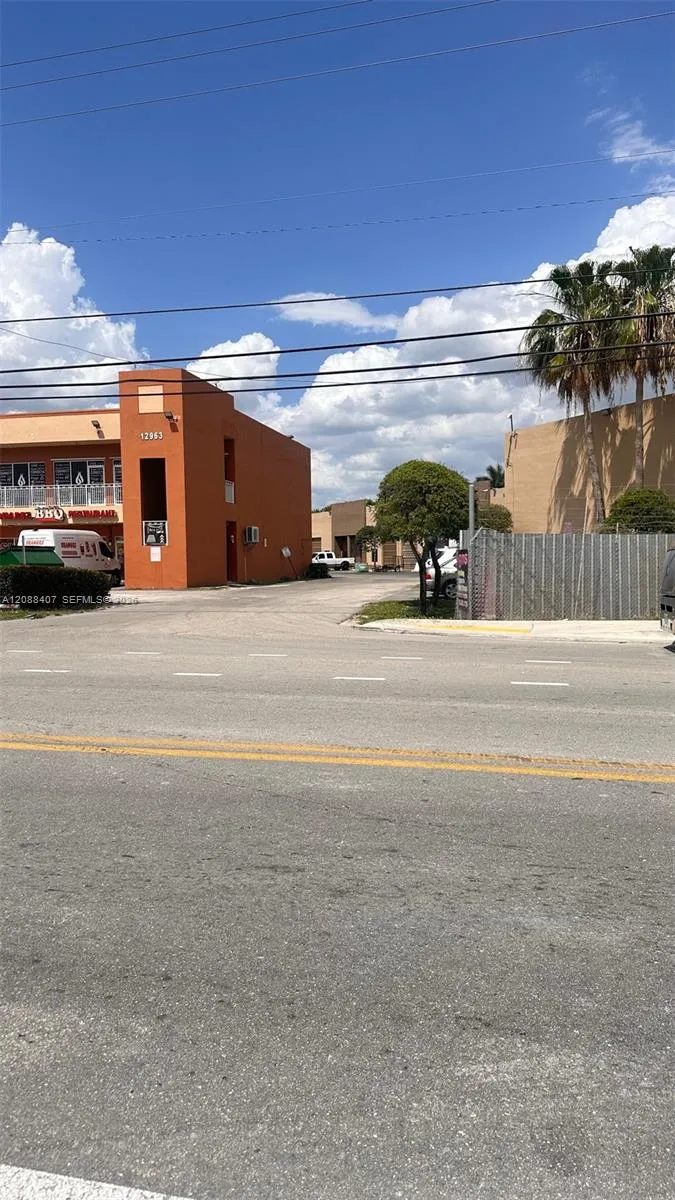 En Venta 12905 W Okeechobee Road E-1, Hialeah Gardens, FL 33018, Hialeah Gardens, FL 33018
