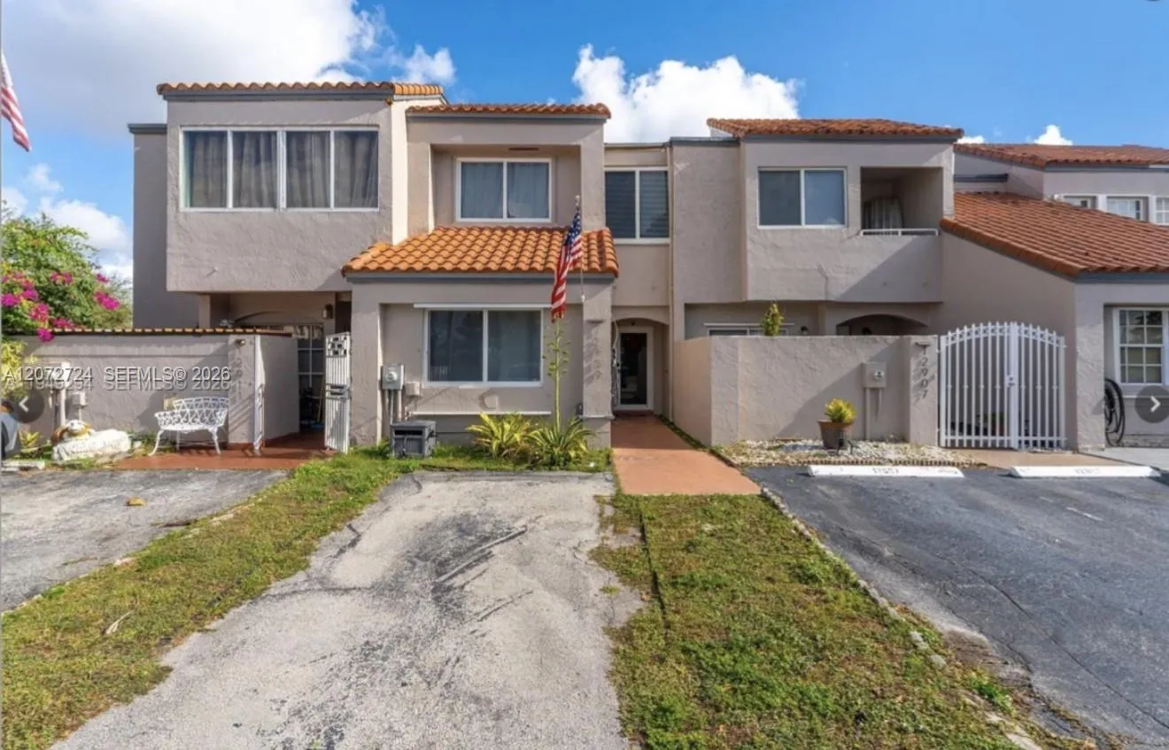 Foto de propiedad en 12909 SW 64th Lane, Miami, FL 33183 Miami con MLS# 