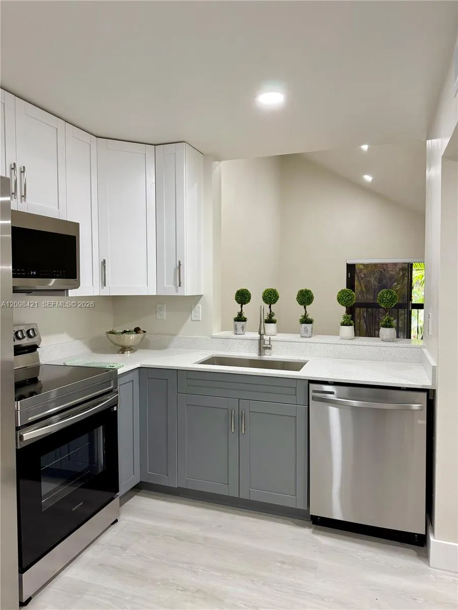 En Renta 12932 SW 88th Terrace A-204, Miami, FL 33186, Miami, FL 33186