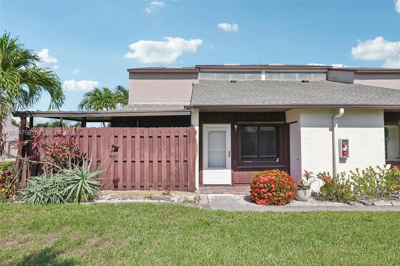 En Venta 12939 Cherrydale Court, Fort Myers, FL 33919, Fort Myers, FL 33919