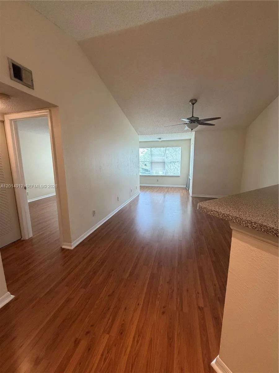 Alquilada 12950 Vista Isles Drive 423, Sunrise, FL 33325, Sunrise, FL 33325