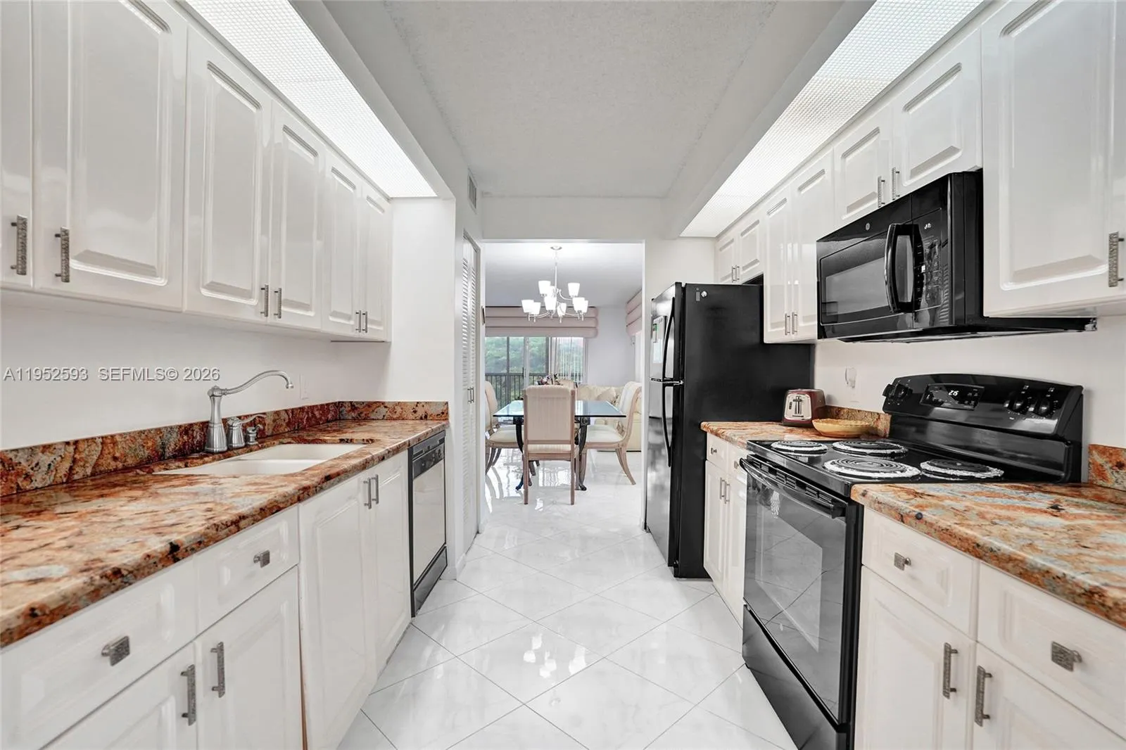 Foto de propiedad en 12955 SW 16th Court 314M, Pembroke Pines, FL 33027 Pembroke Pines con MLS# 
