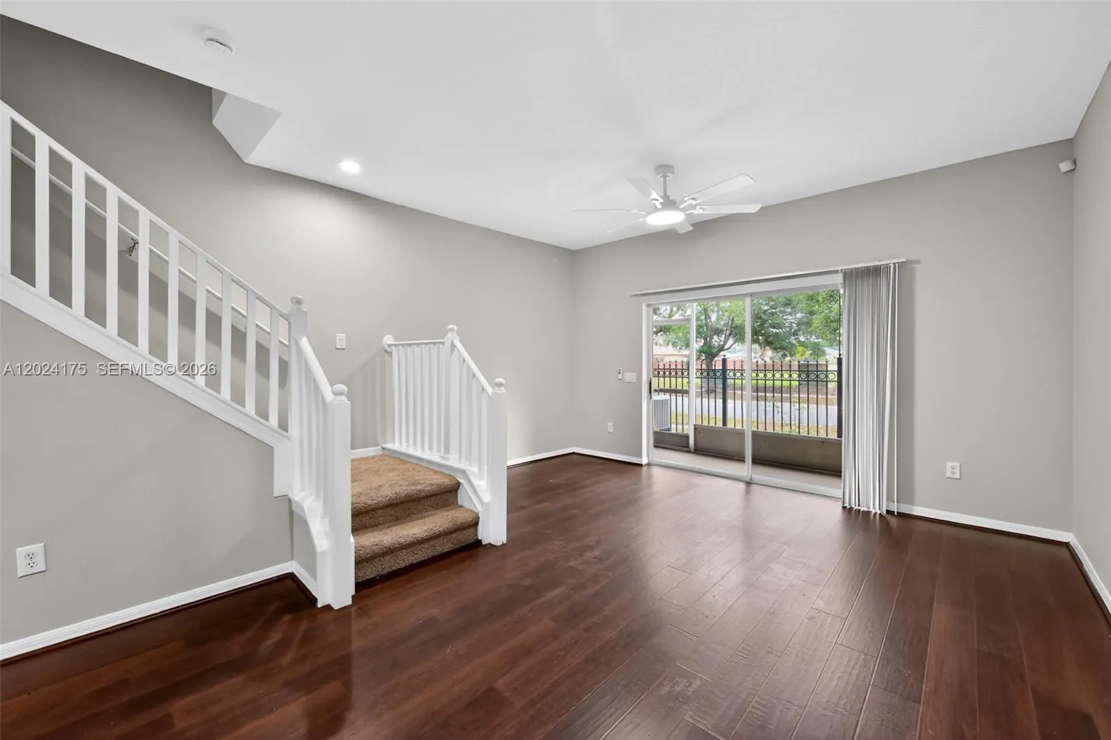 Foto de propiedad en 12966 Kings Crossing Drive, Tampa, FL 33534 Tampa con MLS# 