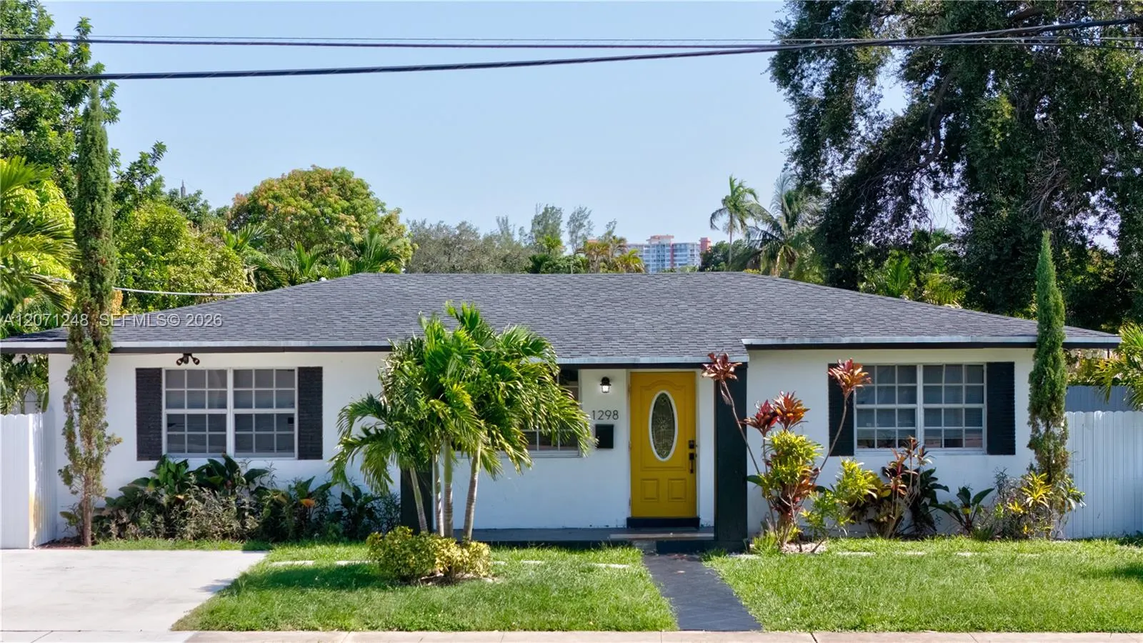 En Venta 1298 NE 199th Street, Miami, FL 33179, Miami, FL 33179
