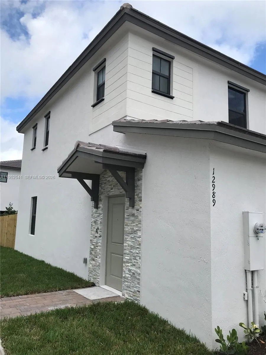 Foto de propiedad en 12989 SW 233rd Terrace 12989, Miami, FL 33032 Miami con MLS# 