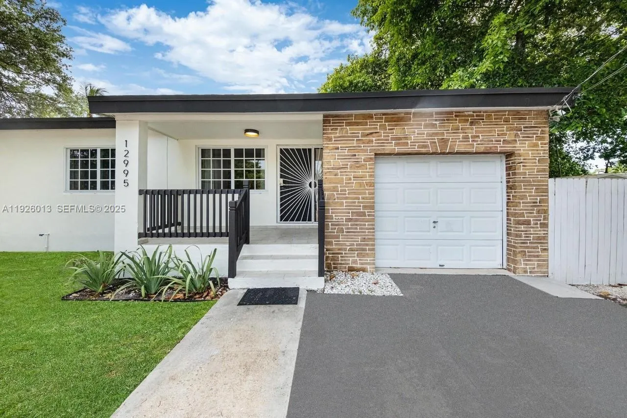 Foto de propiedad en 12995 NE 5th Avenue, North Miami, FL 33161 North Miami con MLS# 