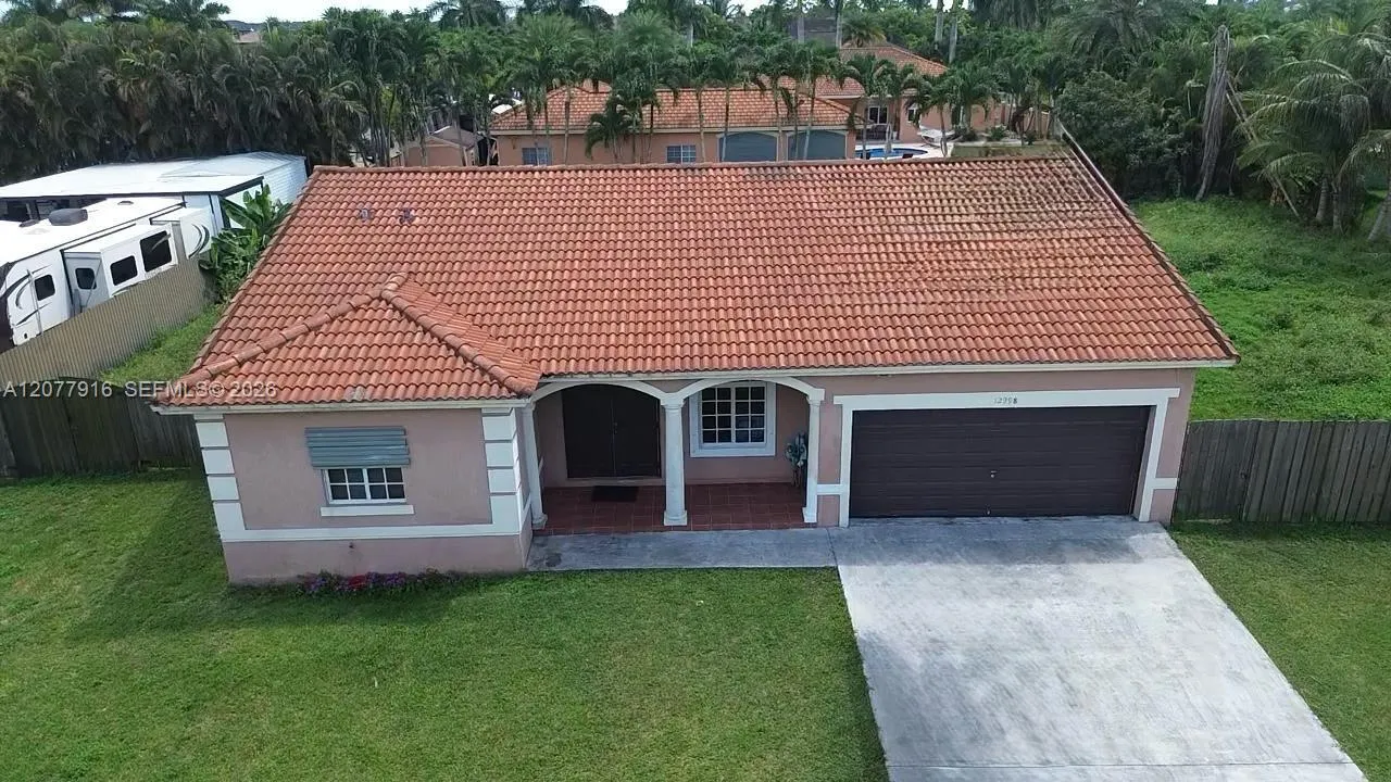 Foto de propiedad en 12998 SW 219th Terrace, Miami, FL 33170 Miami con MLS# 