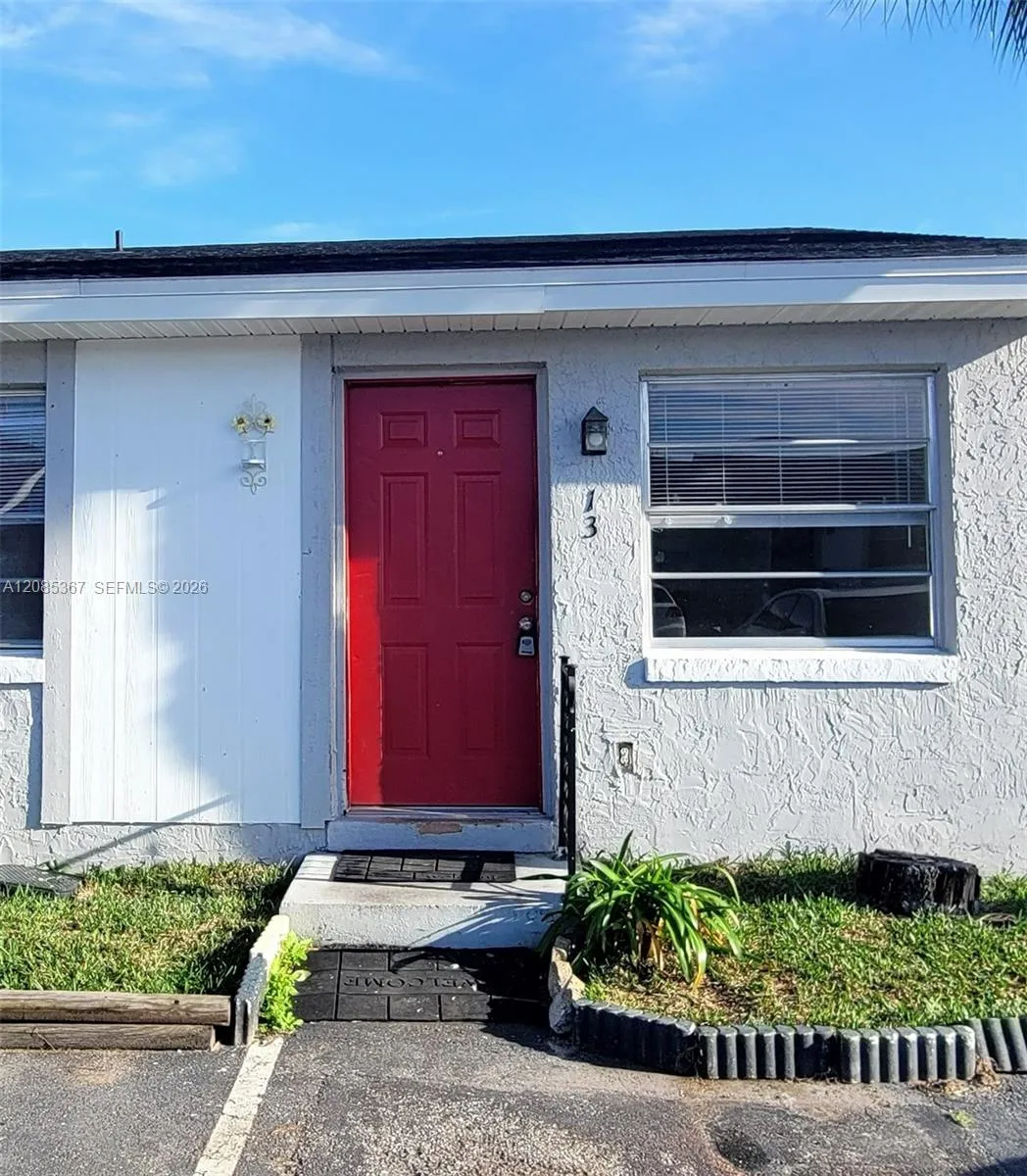 Foto de propiedad en 13 Lake Villa Way 13, FL 34743  con MLS# 