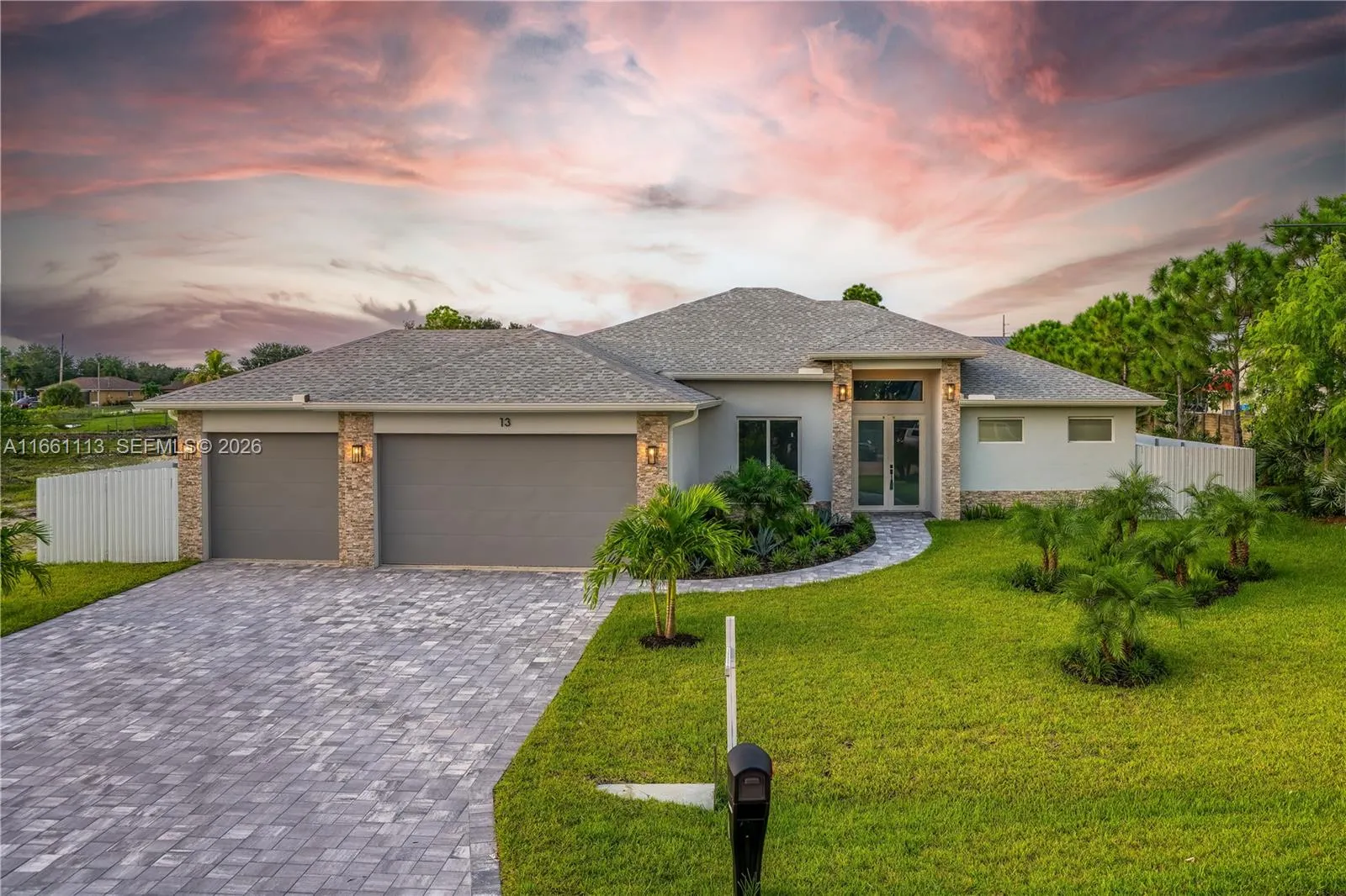 Foto de propiedad en 13 SW 21st Street, Cape Coral, FL 33991 Cape Coral con MLS# 