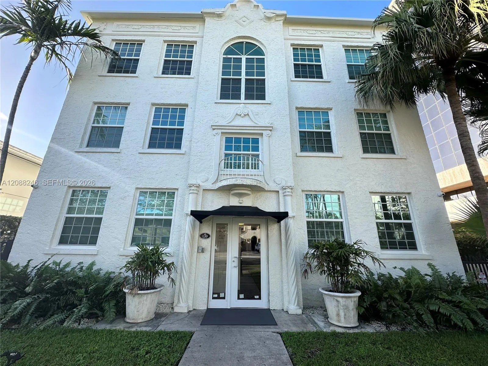 En Renta 130 Antiquera Avenue 8, Miami, FL 33134, Miami, FL 33134