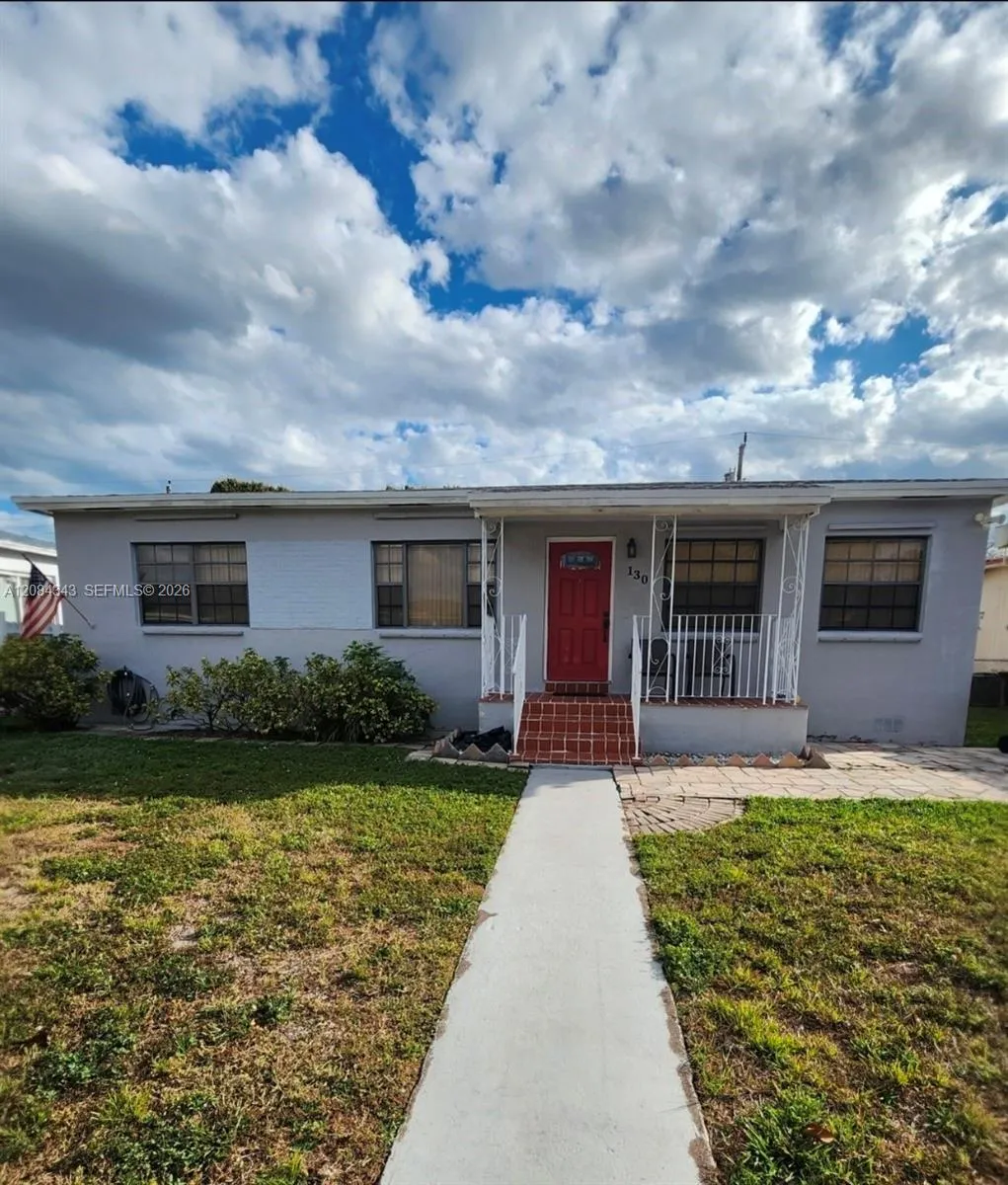 En Venta 130 E 35th Street, Hialeah, FL 33013, Hialeah, FL 33013