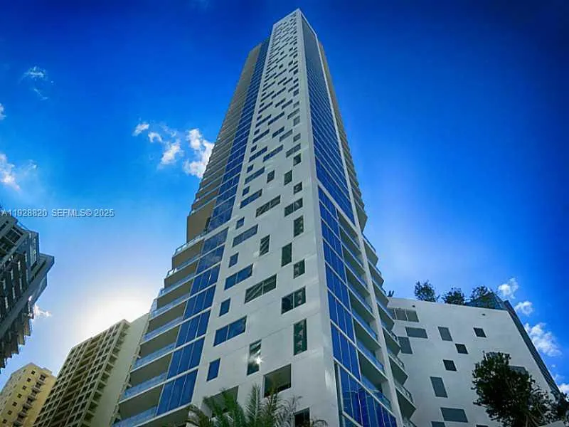 Foto de propiedad en 1300 Brickell Bay Drive 1100, Miami, FL 33131 Miami con MLS#