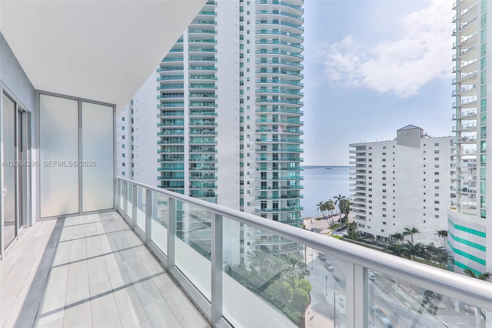 Foto de propiedad en 1300 Brickell Bay Drive 1206, Miami, FL 33131 Miami con MLS#