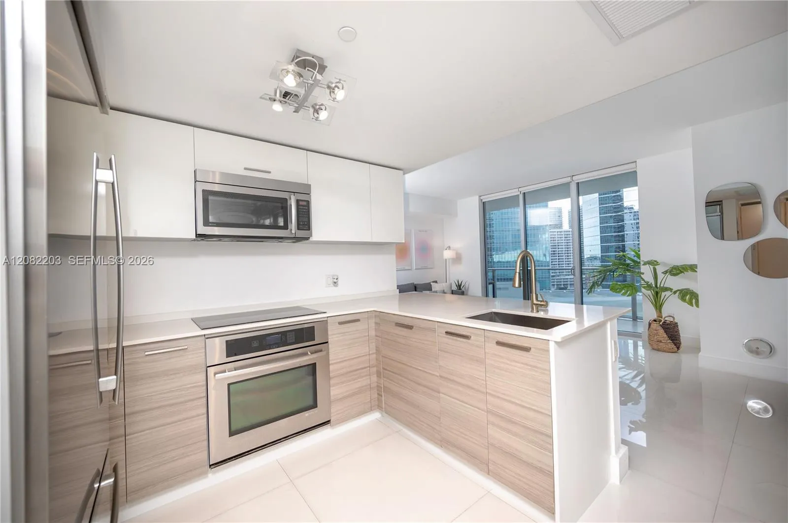 Foto de propiedad en 1300 Brickell Bay Drive 1601, Miami, FL 33131 Miami con MLS# 