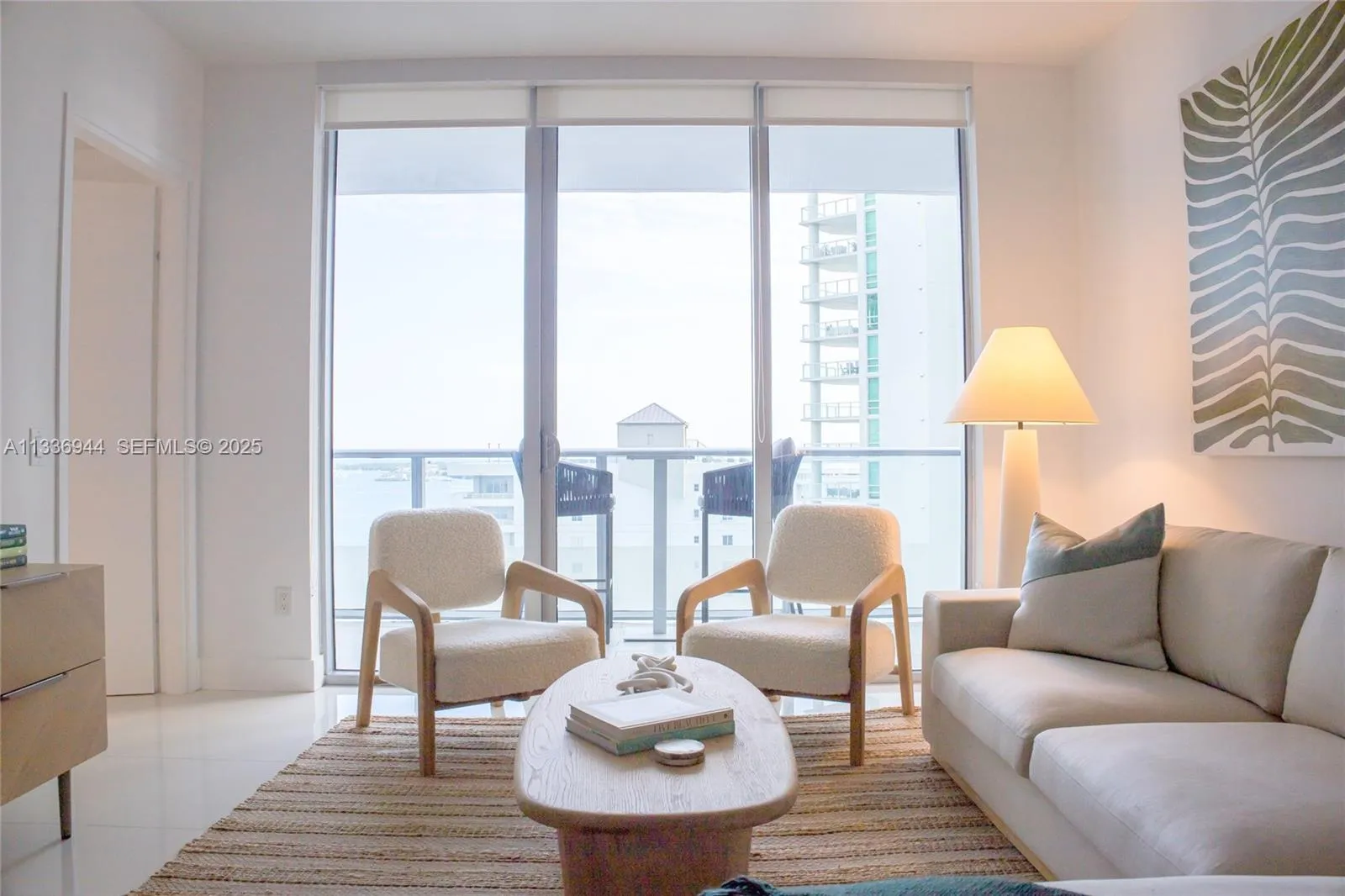 Foto de propiedad en 1300 Brickell Bay Drive 1608, Miami, FL 33131 Miami con MLS#