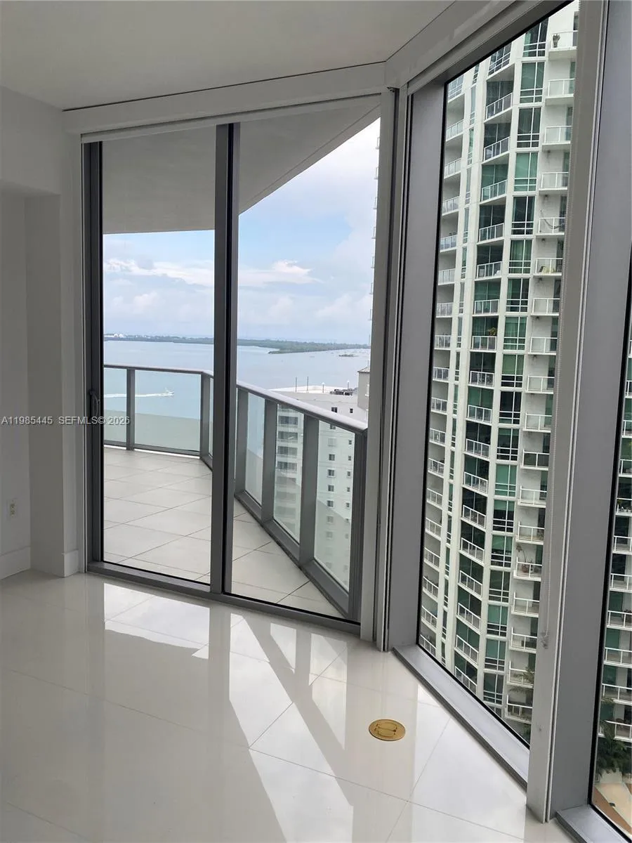 Foto de propiedad en 1300 Brickell Bay Drive 1903, Miami, FL 33131 Miami con MLS# 