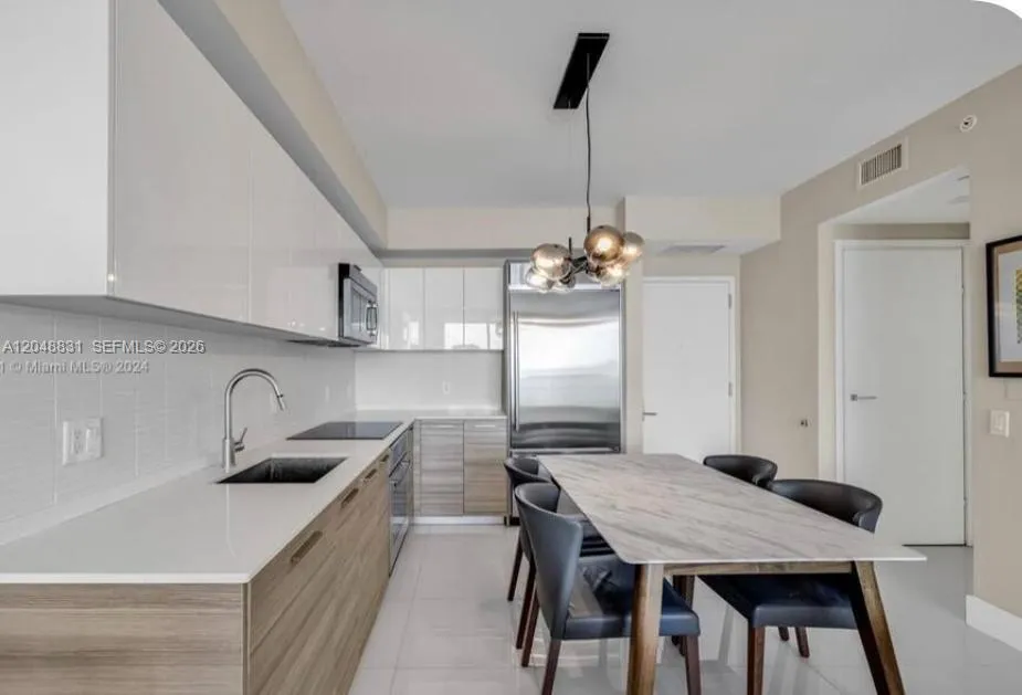 Foto de propiedad en 1300 Brickell Bay Drive 2208, Miami, FL 33131 Miami con MLS#