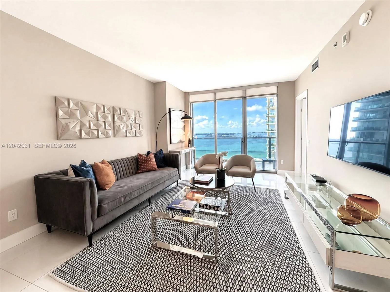 Foto de propiedad en 1300 Brickell Bay Drive 2307, Miami, FL 33131 Miami con MLS#