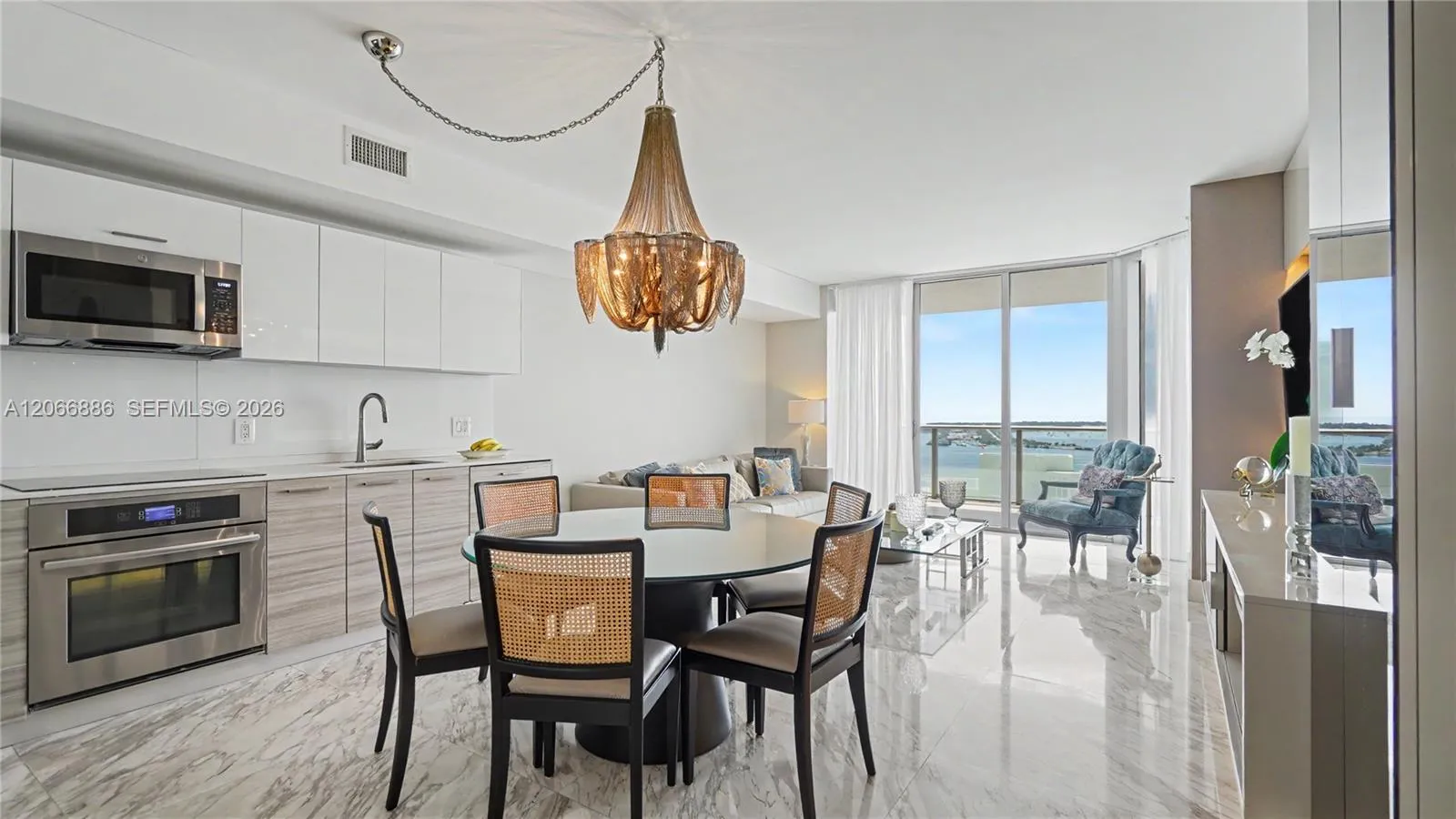 Foto de propiedad en 1300 Brickell Bay Drive 3102, Miami, FL 33131 Miami con MLS#