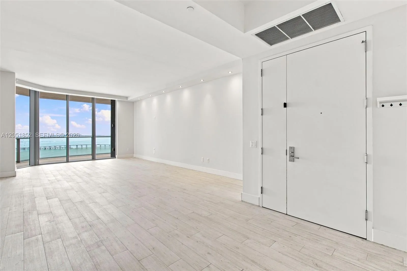 Foto de propiedad en 1300 Brickell Bay Drive 3804, Miami, FL 33131 Miami con MLS#