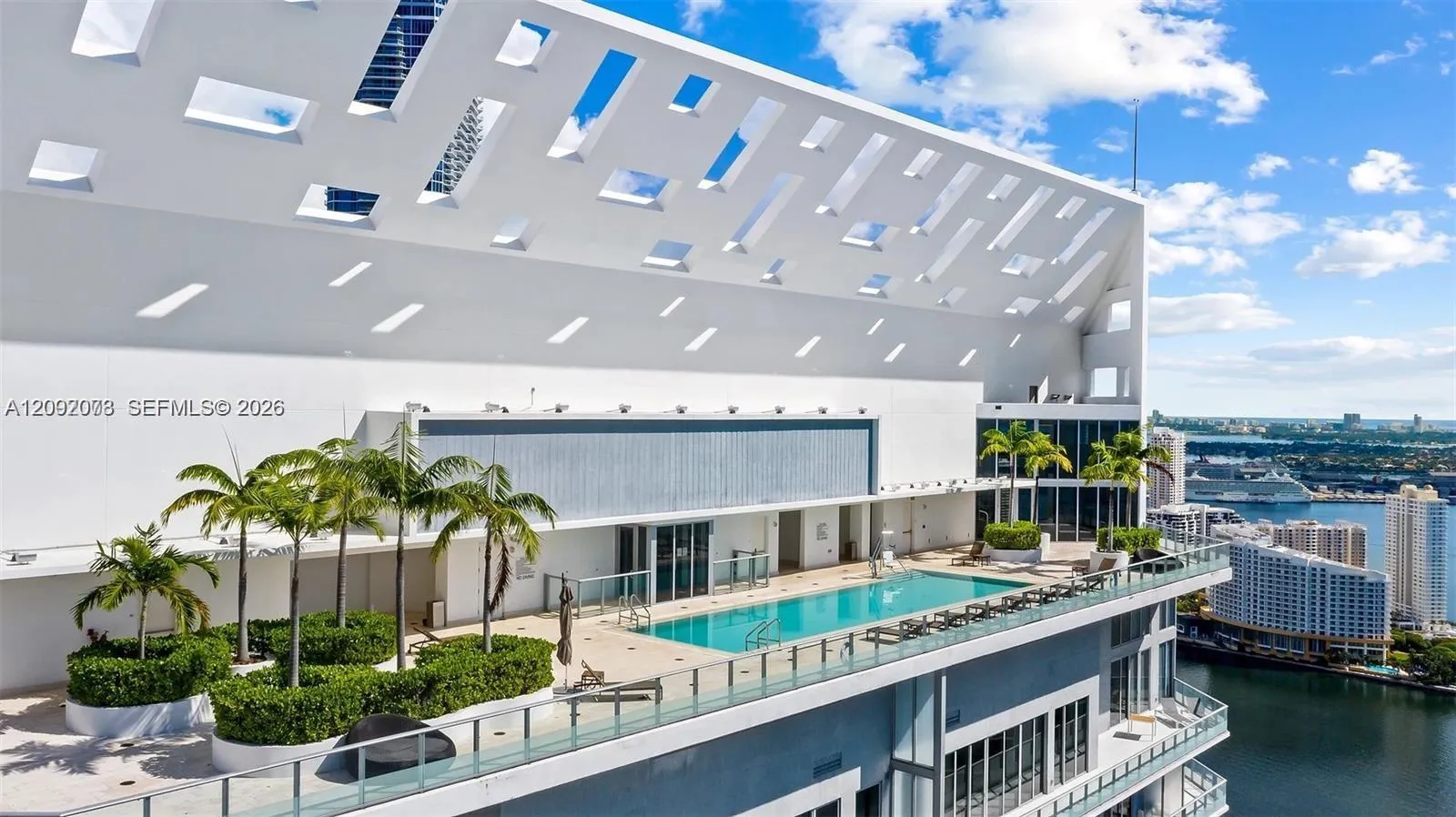 En Renta 1300 Brickell Bay Drive 801, Miami, FL 33131, Miami, FL 33131
