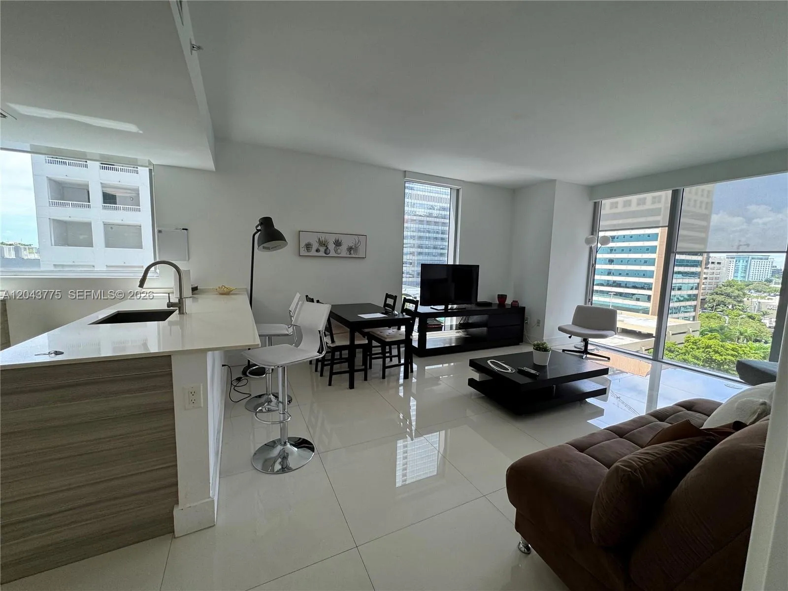 Foto de propiedad en 1300 Brickell Bay Drive 901, Miami, FL 33131 Miami con MLS#