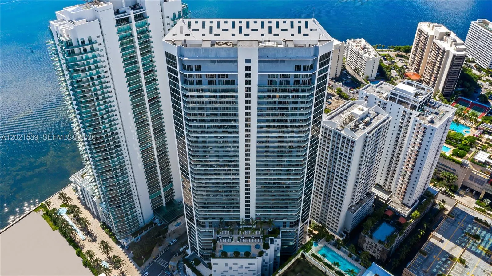 Alquilada 1300 E Brickell Bay Drive 3701, Miami, FL 33131, Miami, FL 33131