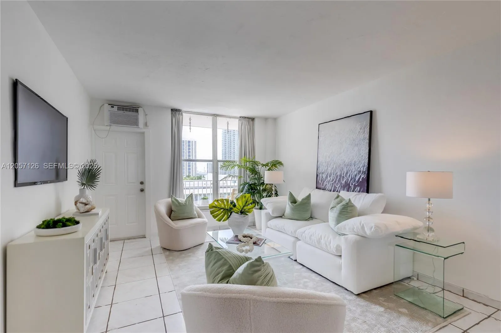 Foto de propiedad en 1300 Lincoln Road B802, Miami Beach, FL 33139 Miami Beach con MLS# 