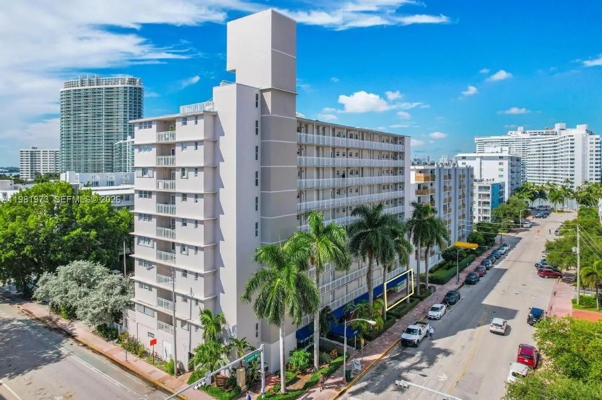 Foto de propiedad en 1300 Lincoln Road C-1B, Miami Beach, FL 33139 Miami Beach con MLS# 