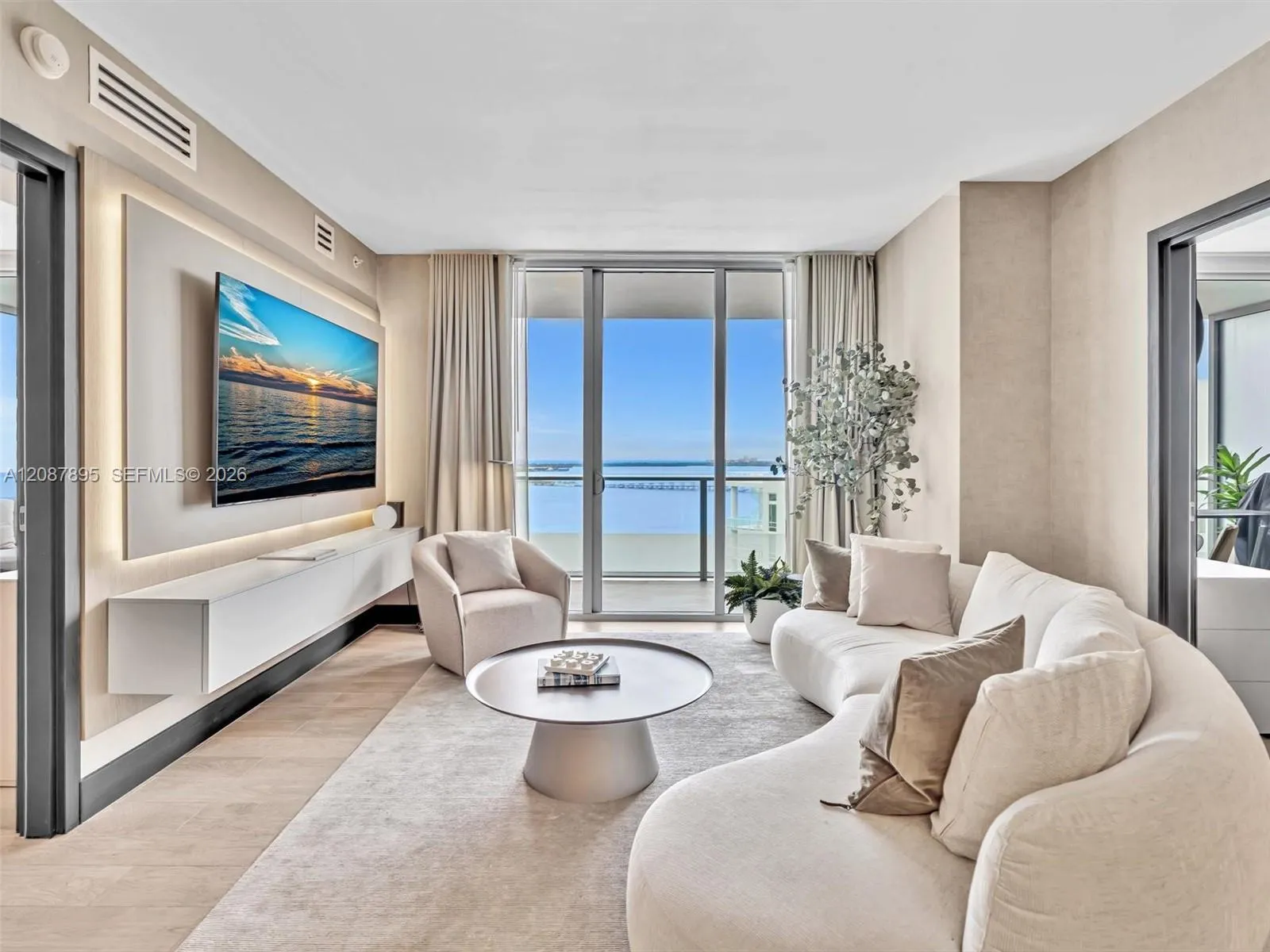 En Renta 1300 NE Brickell Bay Drive 2905, Miami, FL 33131, Miami, FL 33131