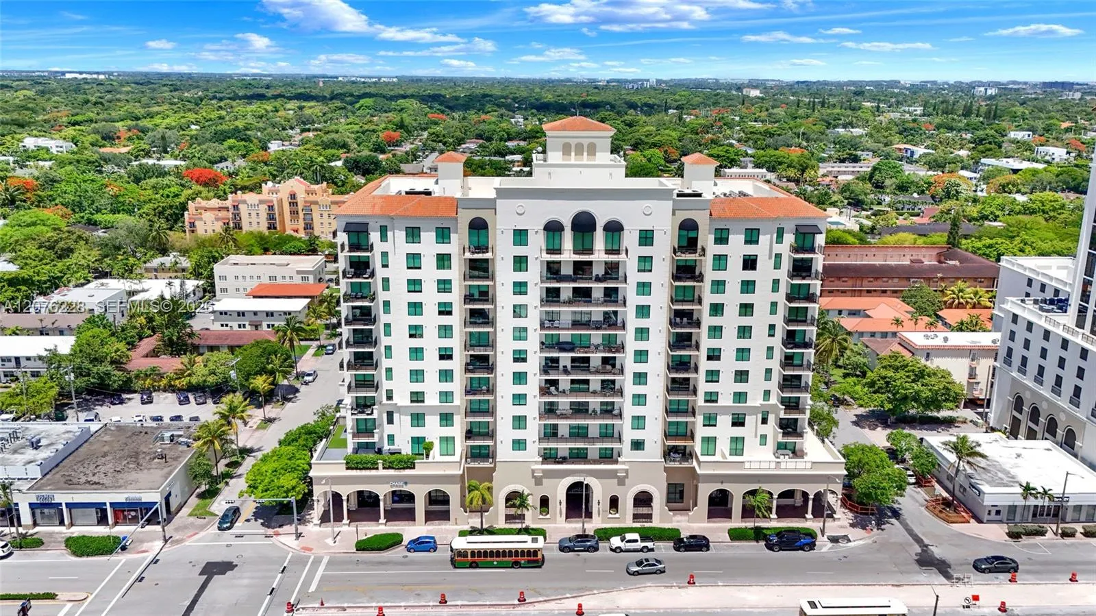 Foto de propiedad en 1300 Ponce De Leon Boulevard 405, Coral Gables, FL 33134 Coral Gables con MLS# 